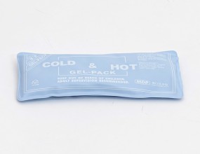 Cool and Hot Pack (Big size) ​​​​사용방법온찜질 시 전자레인지에 1분정도, 끓는 물에 1~2분정도 가열후 사용하십시오.냉찜질시 냉장실에 2시간이상, 냉동실에 30분정도 냉각 후 사용하십시오.(냉동실에 동결시 결로현상이 발생할 수 있으니 가능한 삼가하여 주십시오.) ​​사용방법 2운동 전후 근육의 경직완화에 사용수술 전후, 붓기제거에 냉, 온찜질 가능 (냉,온 선택은 의사의 지시에 맞게 사용하여 주십시오.)​​​​[주의사항]​• 냉.온찜질 시 동.화상의 우려가 있으니 반드시 타올에 감싼 후 피부에 닿지 않게 사용하십시오.​• 전자레인지 사용 시 1분이상 가열하면 찜질팩이 손상 될 우려가 있으니 꼭 시간을 엄수하여 주십시오.• 사용 후 파손되어 사용하지 못할 시, 찜질팩을 절개하여 소금을 뿌려주면 내용물은 물로 변하게 됩니다.• 찜질팩 내용물은 인체에 무해한 성분으로 친환경 소재로 만들어진 제품입니니다.​ • 못이나 가위 등 날카로운 물건으로 찌르거나 찢지 마십시오. ​• 노약자와 어린이의 사용시 홀로 사용하지 않도록 하십시오.• 찜질용 용도 외에는 절대 사용하지 마십시오.​  